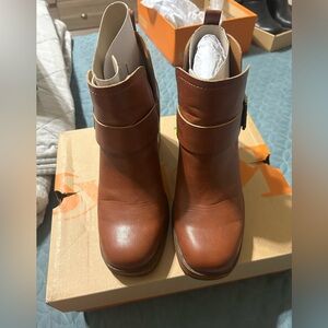 Korks Kari Booties 6.5 Women’s in Tan
BRAND NEW WITH TAGS